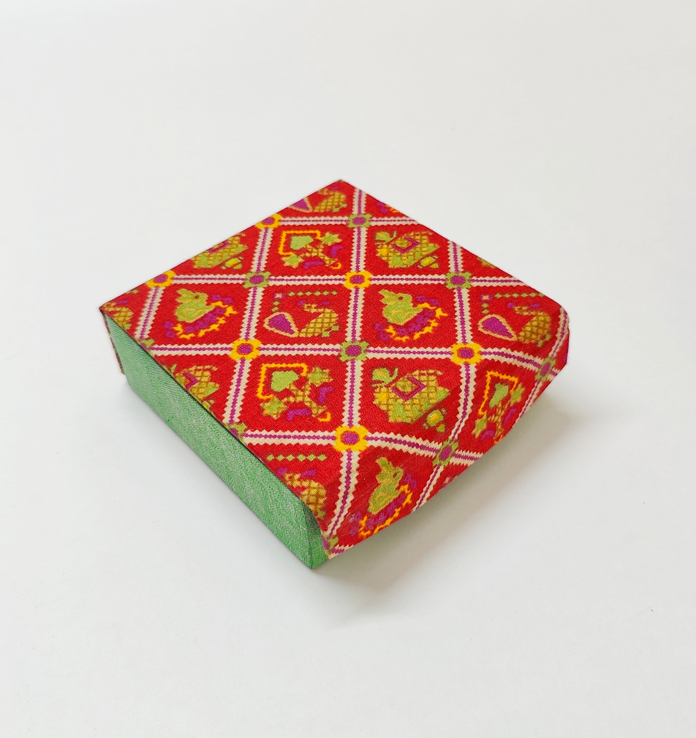 Small 9 slot travel jewellery organizer - Red patola